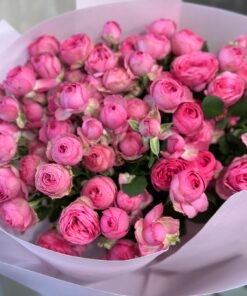 Букет з 15 гілок кущових троянд "Giselle"