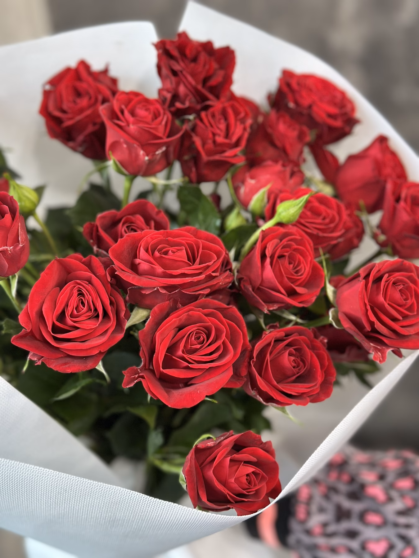 Букет з 9 гілок кущових троянд "In Love"