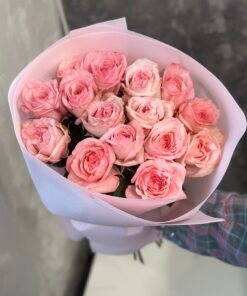 Букет з 15 піоноподібних троянд "Pinky Winky"