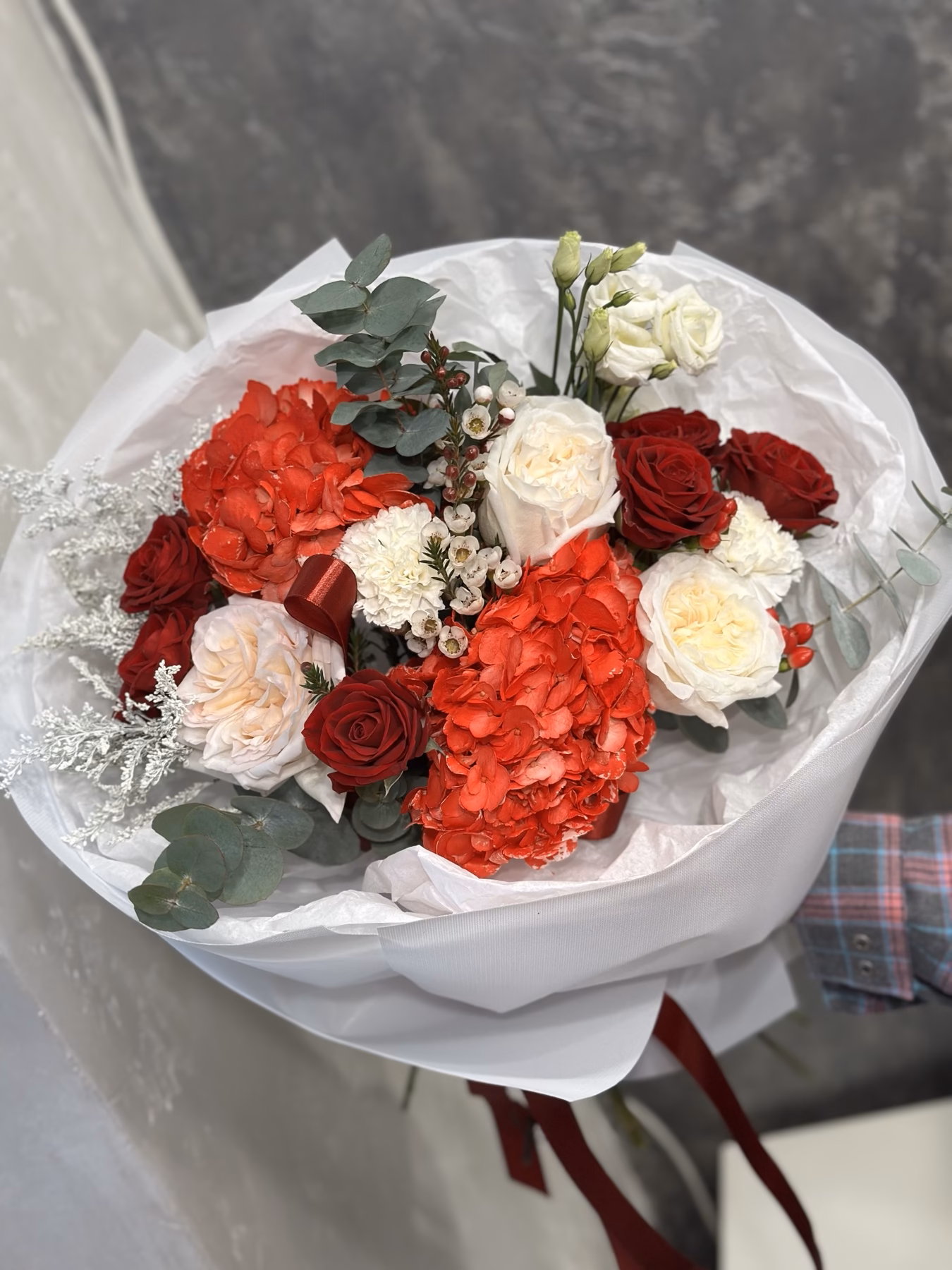 Букет “Red & White” # 502