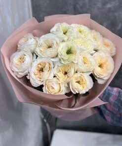 Букет з 15 піоноподібних троянд "Vicky Gardens"