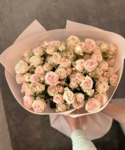 Букет з кущових троянд Be True 21 шт