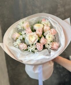 Букет з піоноподібними тюльпанами, нарцисами та ранункулюсами #112