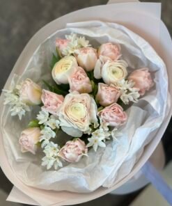 Букет з піоноподібними тюльпанами, нарцисами та ранункулюсами #112