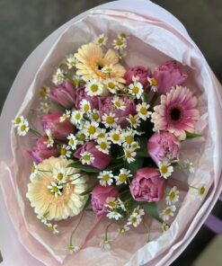 Букет з піоноподібними тюльпанами, ромашками та герберами #113