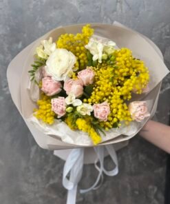 Букет з піоноподібними тюльпанами, фрезіями та мімозою #115