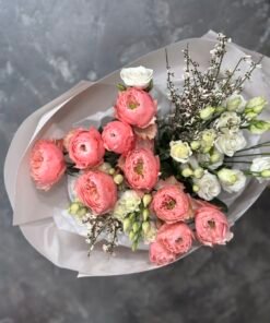 Букет з кущовими піоноподібними трояндами та еустомою #116