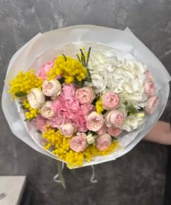 Букет з гортензіями, кущовими піоноподібними трояндами та мімозою #117