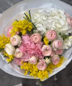 Букет з гортензіями, кущовими піоноподібними трояндами та мімозою #117