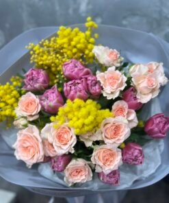 Букет з кущовими трояндами, тюльпанами та мімозою #120