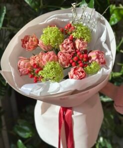 Букет з піоноподібними тюльпанами, хіперікумом та вібурнум #127