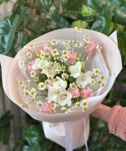 Букет з тюльпанів, фрезій та ромашок #103