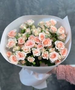 Букет з кущових троянд Sweet Sara 11 шт