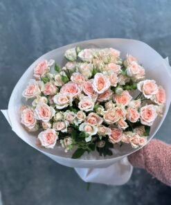 Букет з кущових троянд Sweet Sara 15 шт