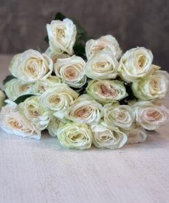 “Parfume” Букет з 15 або 21 білих троянд "White O'Hara"