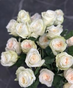 “Parfume” Букет з 9 білих троянд "White O'Hara"