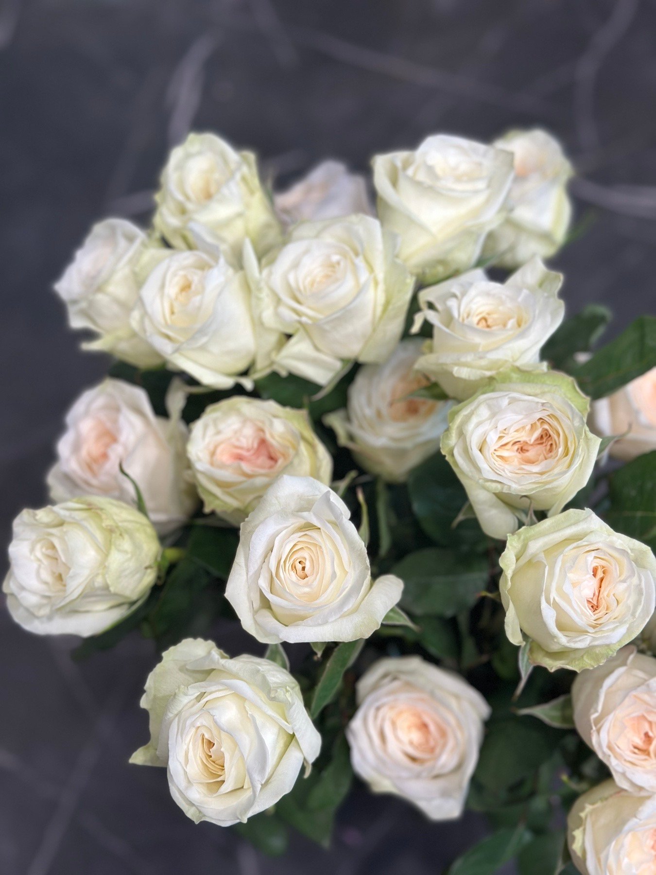 “Parfume” Букет з 9 білих троянд "White O'Hara"