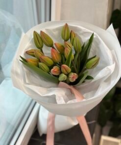 Букет з 19 Яскравих тюльпанів