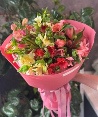 Букет з 7 гілок Альстромерій