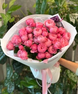 Букет з 9 гілок кущових троянд "Silva Pink"