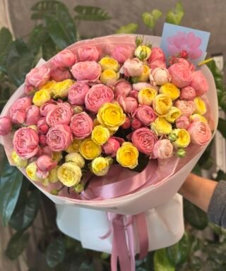 Букет Мікс з 21 гілок кущових троянд Silva pink та Lemon Trendsetter